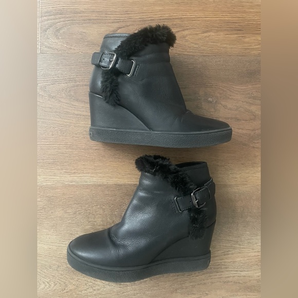 Aquatalia By Marvin K. Women's Black Cameron Faux Fur Trim Wedge Bootie Size 6.5 - Picture 6 of 14